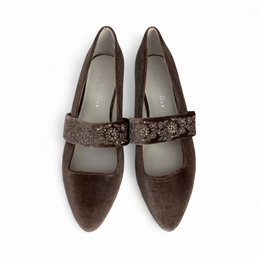 NWOT Bettye Muller Arietta Velvet Embellished Flats Taupe 9M